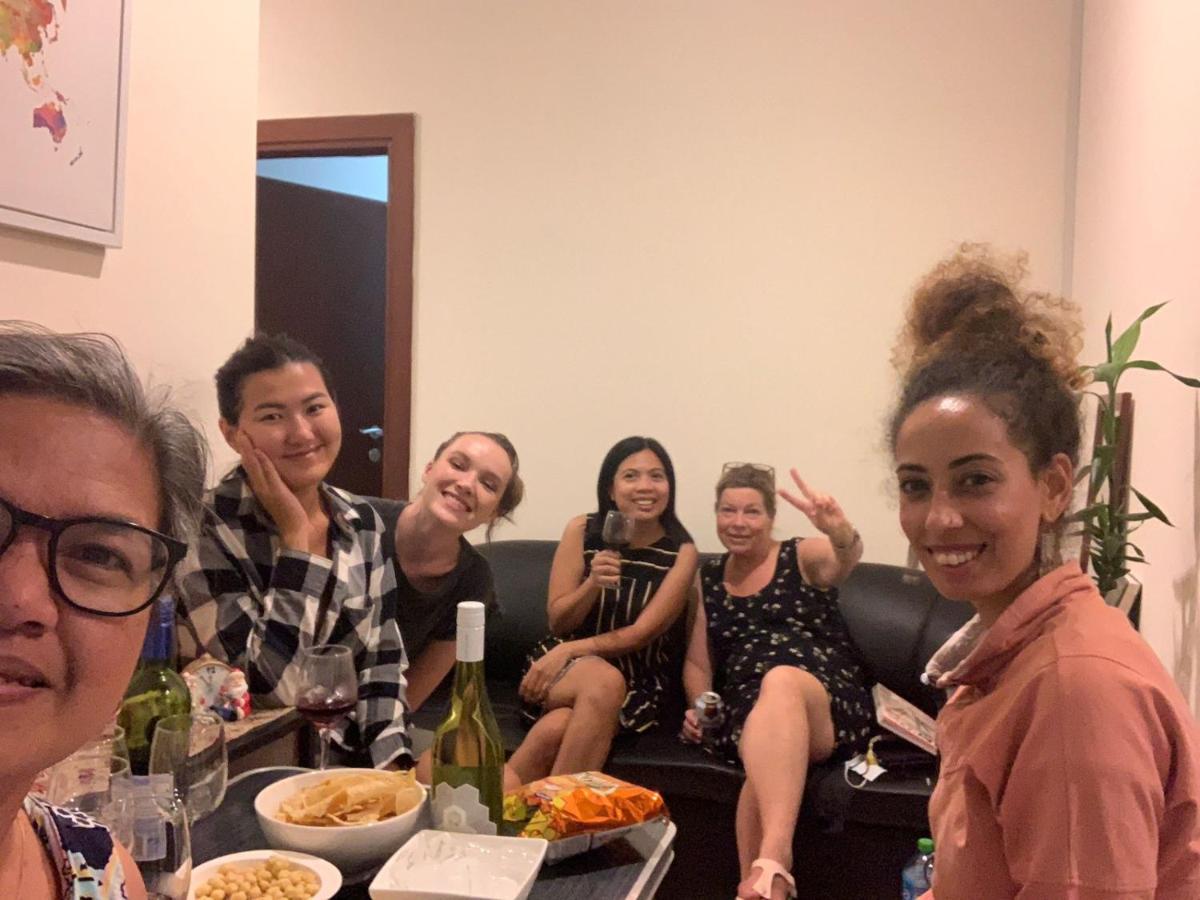 Female Only-Anaruby Backpackers- Metro Station Mashreq Hostel ดูไบ ภายนอก รูปภาพ